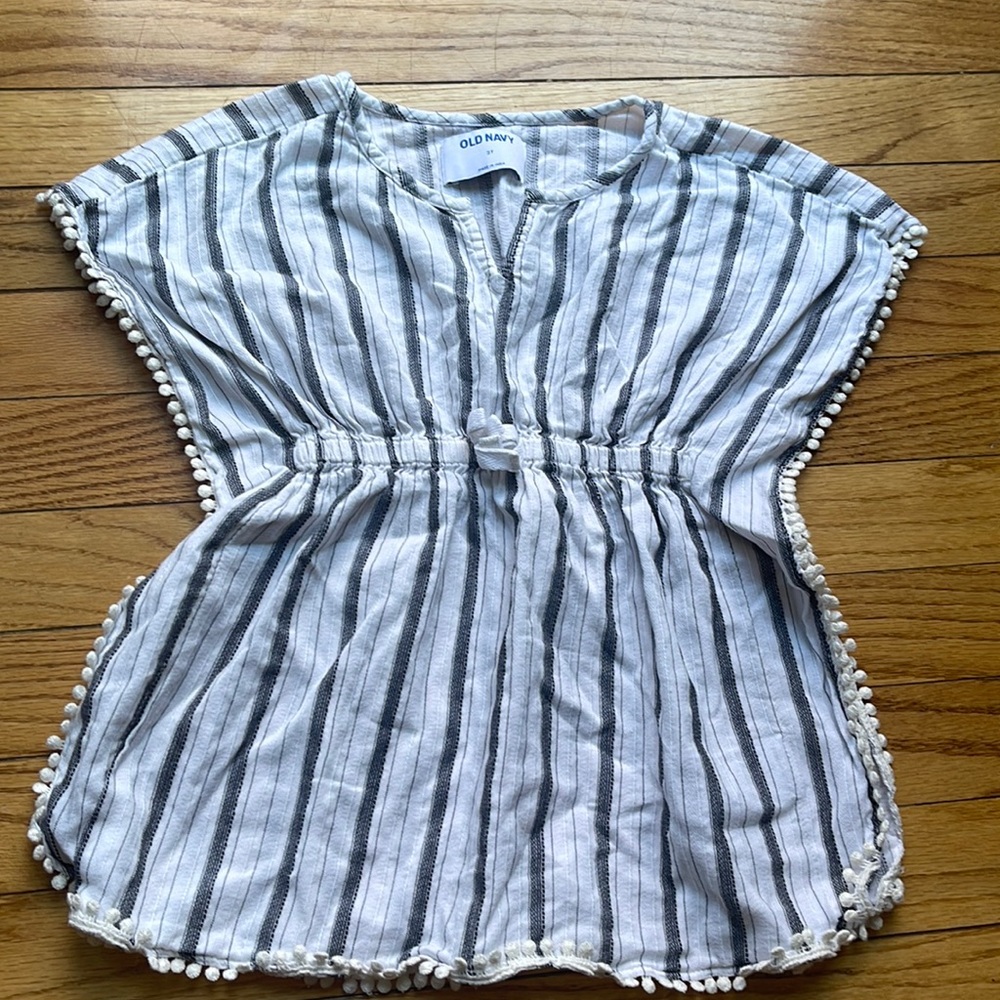 Good condition Gap black and white cover up- Size 3T
